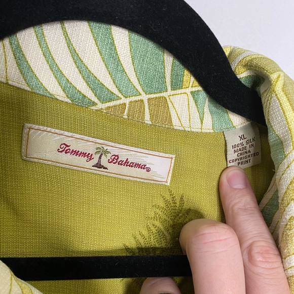 Tommy Bahama Vintage Hawaiian Floral Button Down - Picture 4 of 4